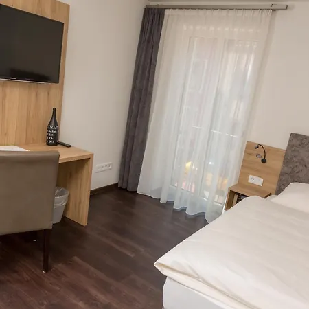 Weinhotel Ayler Kupp 3* 아일