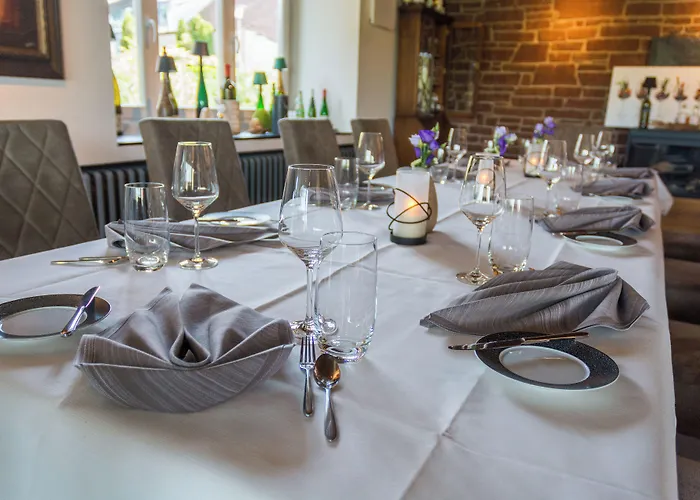 Weinhotel Ayler Kupp ホテル Ayl