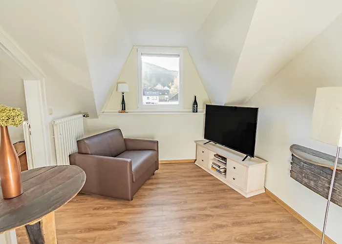 Weinhotel Ayler Kupp ホテル Ayl